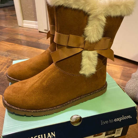 Magellan Outdoors Tan Boots with Faux Fur and Bow - Picture 5 of 8